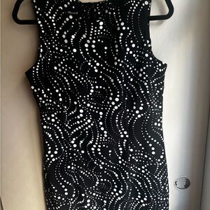 Black & White Dot-Pattern Sleeveless Dress